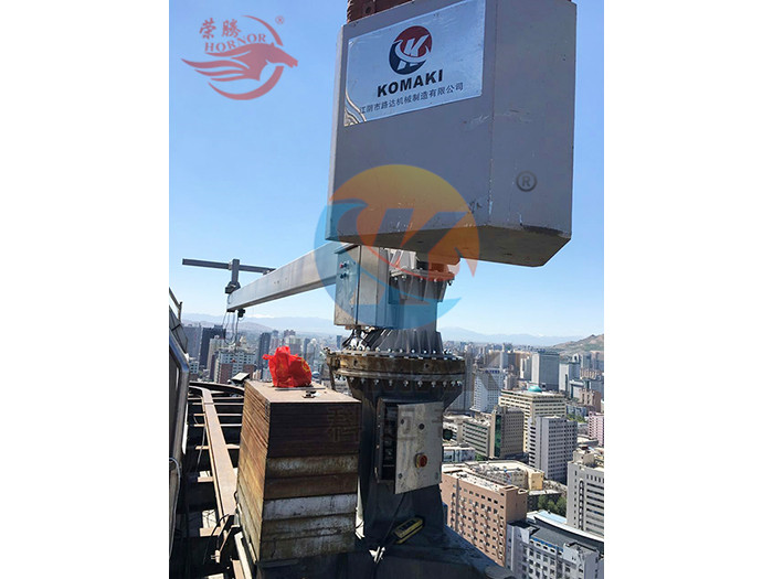 新疆建設(shè)銀行 擦窗機(jī)安裝就位