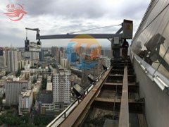 新疆建設(shè)銀行 擦窗機安裝就位